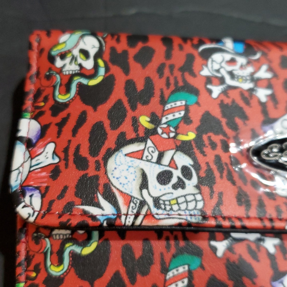 Ed Hardy red black iconic Ed Hardy goth skull imagery printed trifold wallet new - Picture 6 of 11
